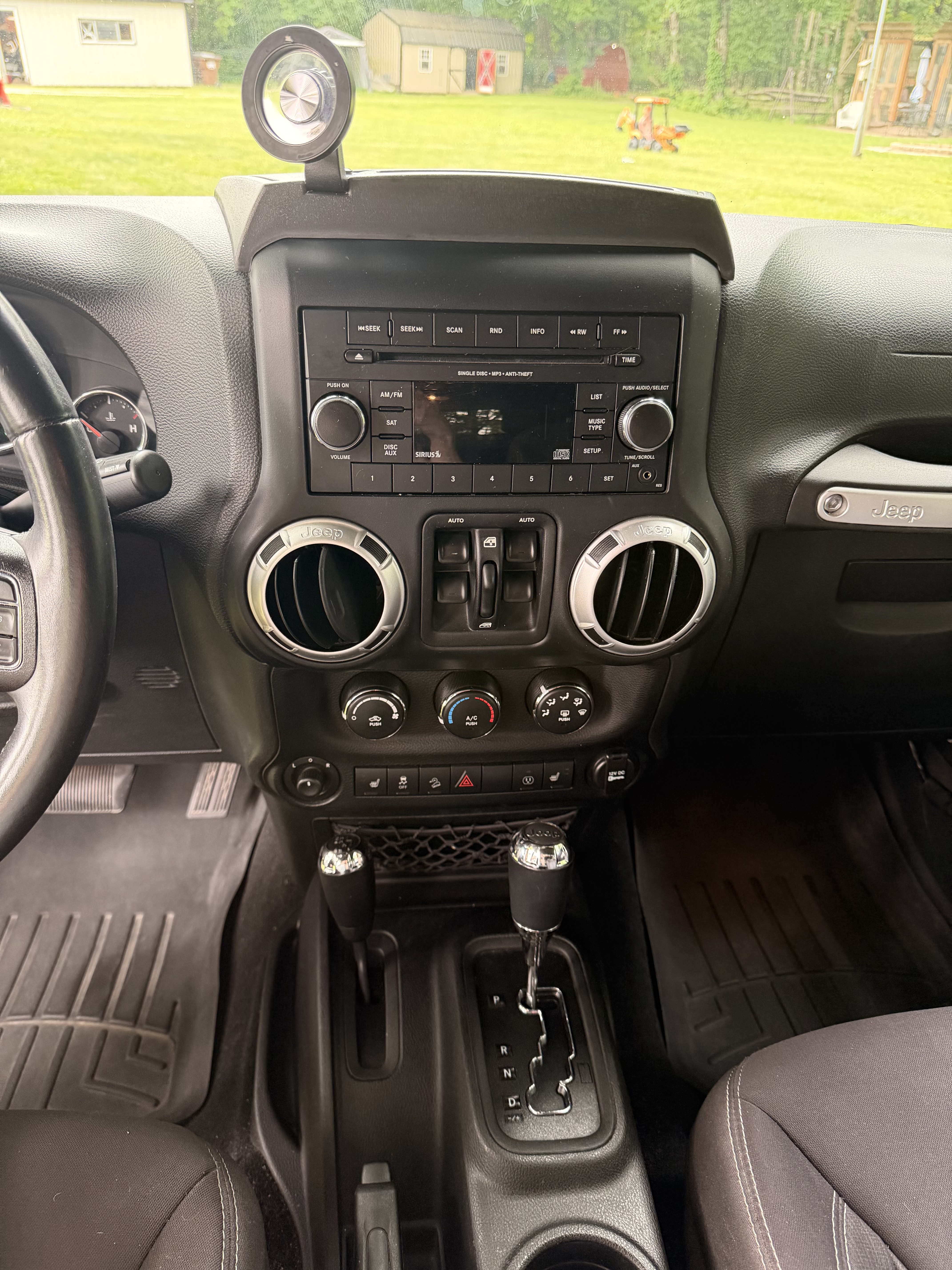 Used 2013 Jeep Wrangler Unlimited Sahara AWD/4WD image 10
