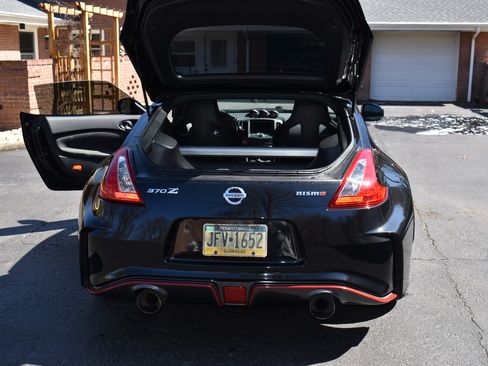 Used 2015 Nissan 370Z NISMO RWD image 8