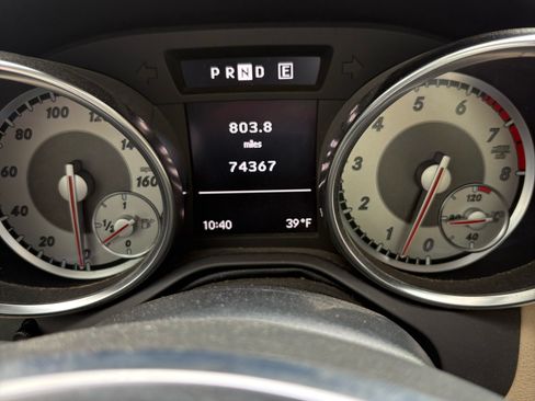 Used 2012 Mercedes-Benz SLK 350 image 2