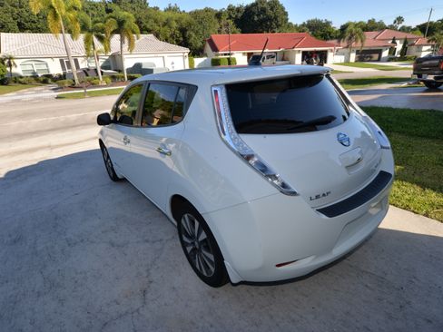 Used 2015 Nissan Leaf SV image 5
