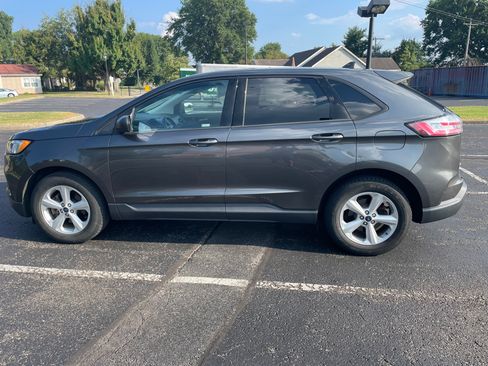 Used 2019 Ford Edge SE image 2