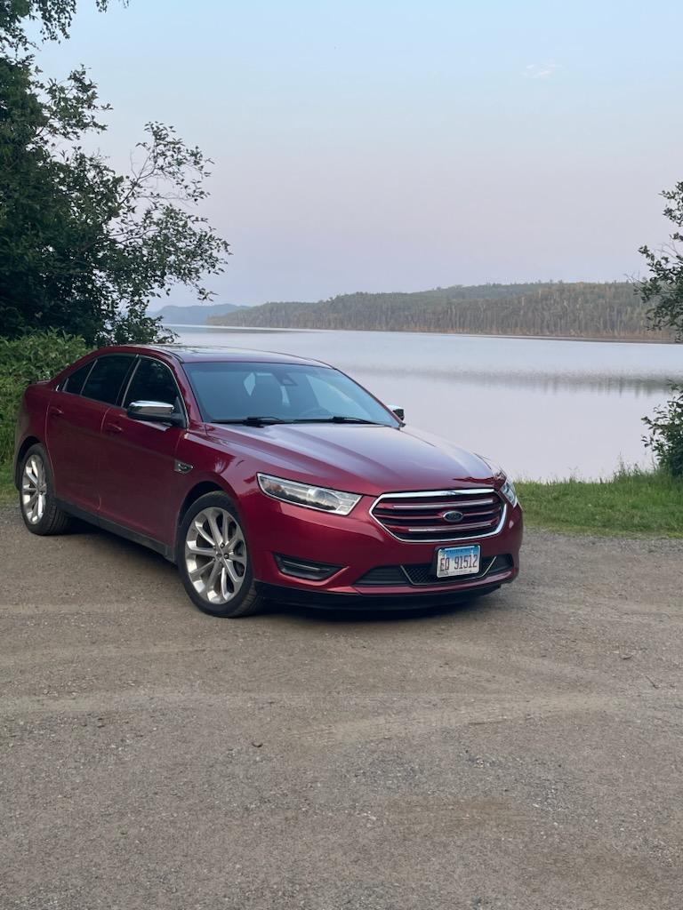 Used 2017 Ford Taurus Limited FWD image 4
