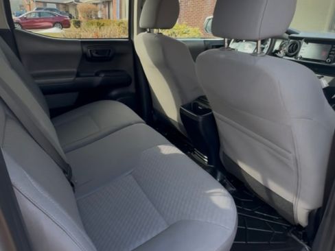 Used 2020 Toyota Tacoma SR w/ SR Convenience Package RWD image 12