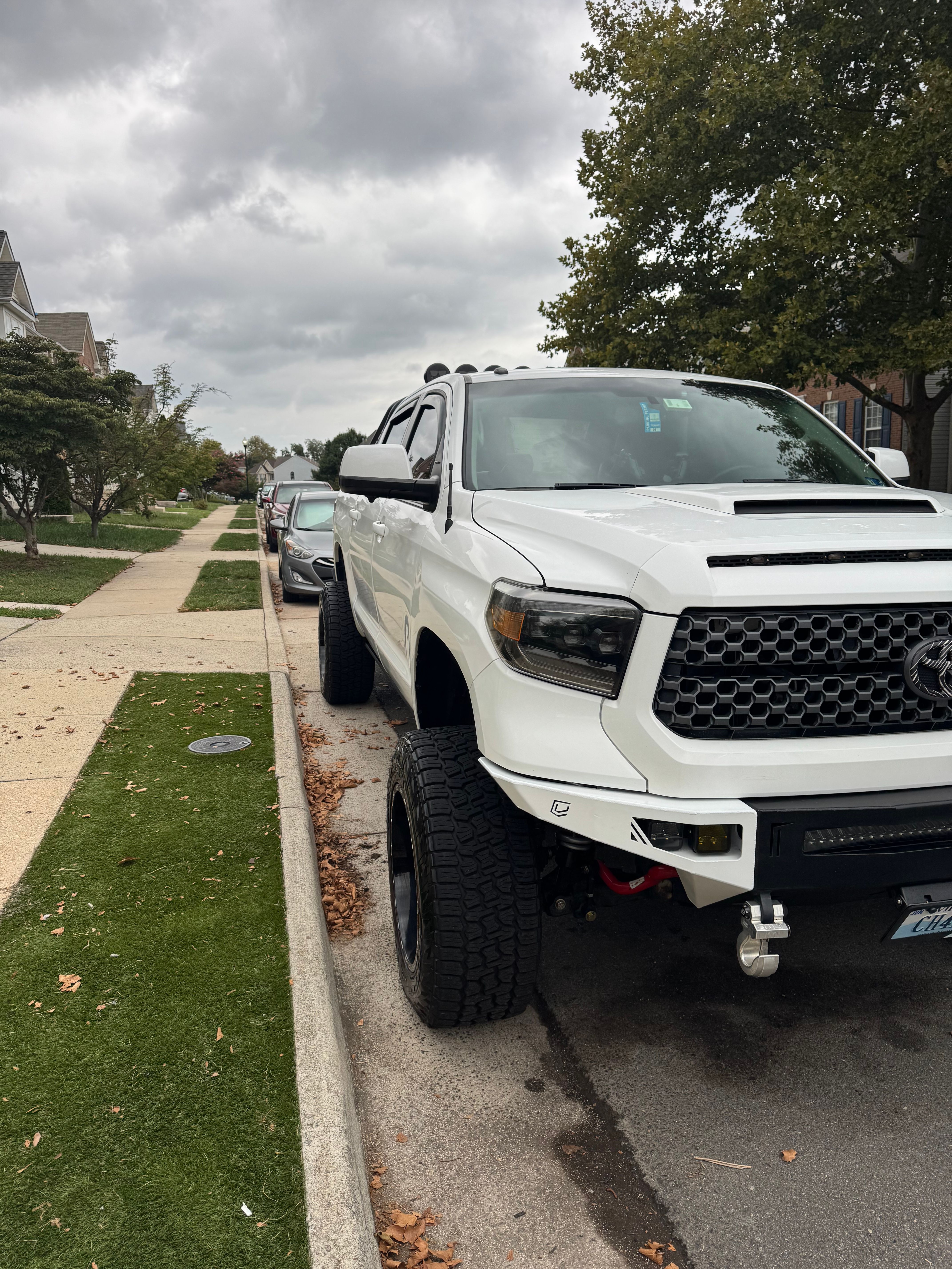 Used 2017 Toyota Tundra SR5 AWD/4WD image 2