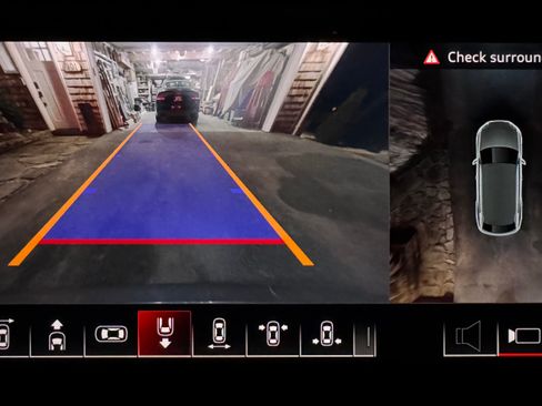 Used 2019 Audi Q8 Premium Plus w/ Premium Plus image 28