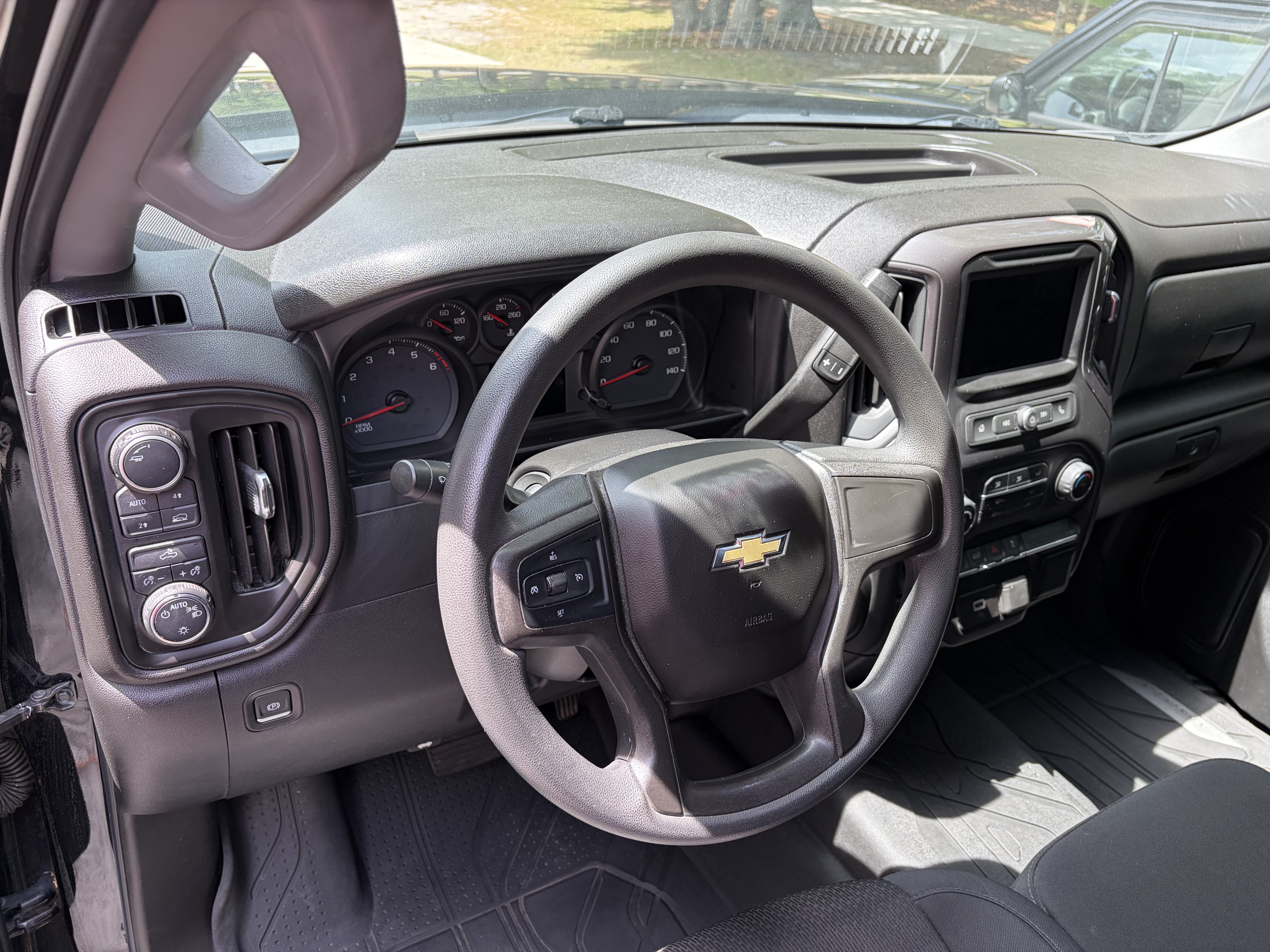 Used 2020 Chevrolet Silverado 1500 Custom w/ Custom Value Package AWD/4WD image 6