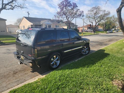 Used 2003 GMC Yukon SLT w/ 1SD Preferred Equipment Group image 4
