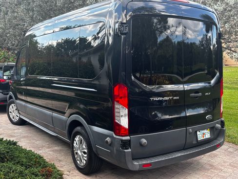 Used 2017 Ford Transit 350 XLT image 4
