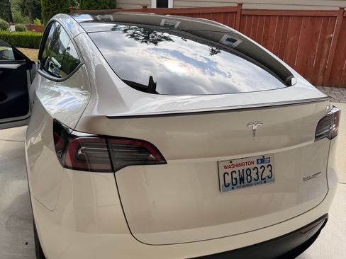 Used 2023 Tesla Model Y Performance AWD/4WD image 9