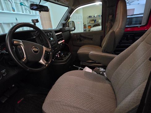 Used 2017 Chevrolet Express 2500 Van 3D image 11