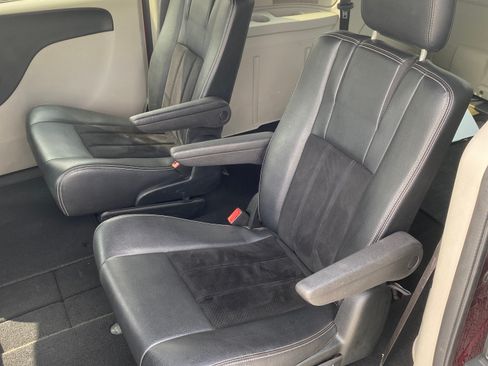 Used 2017 Dodge Grand Caravan SXT image 22