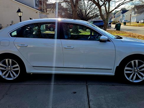 Used 2016 Volkswagen Passat 1.8T SEL Premium image 4