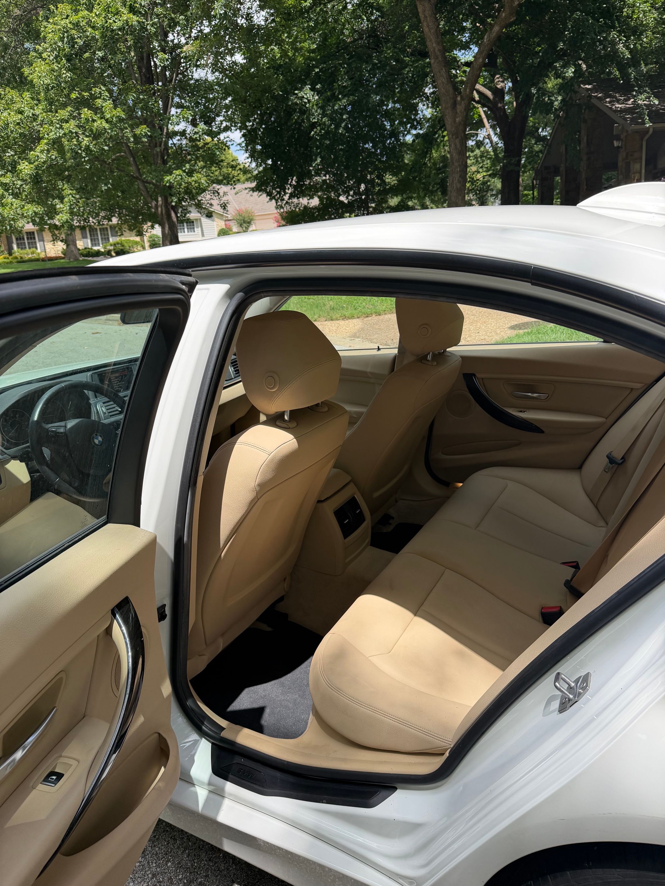 Used 2016 BMW 320i Sedan RWD image 6