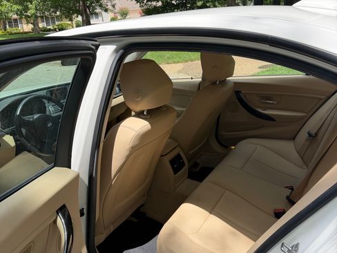 Used 2016 BMW 320i Sedan RWD image 6