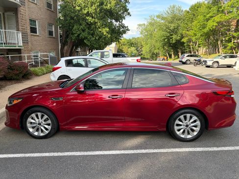 Used 2018 Kia Optima S FWD image 2