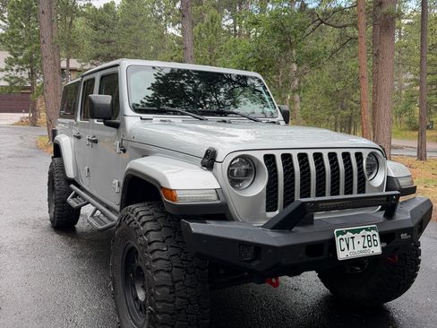 Used 2022 Jeep Gladiator Sport AWD/4WD image 5
