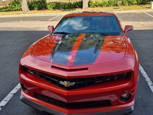 Used 2010 Chevrolet Camaro SS w/ LPO, Ground Effects Package image 11