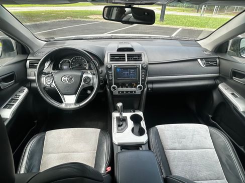 Used 2012 Toyota Camry SE w/ Leather Pkg FWD image 14