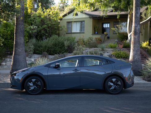 Used 2026 Toyota Prius Plug-In Hybrid FWD image 1