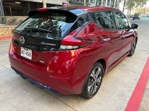 Used 2018 Nissan Leaf SV w/ SV Technology Package image 9