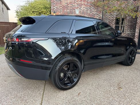 Used 2018 Land Rover Range Rover Velar S image 4