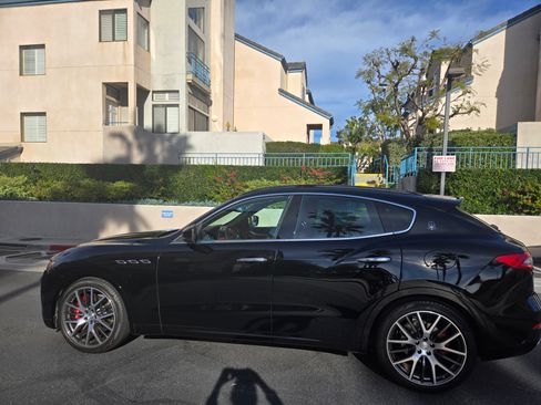 Used 2017 Maserati Levante S image 25