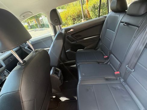 Used 2018 Volkswagen Tiguan SE FWD image 12