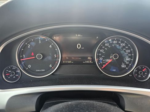 Used 2016 Volkswagen Touareg Sport image 8