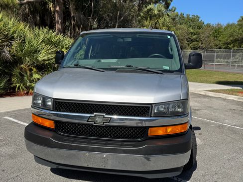 Used 2017 Chevrolet Express 3500 LT w/ LT Preferred Equipment Group image 2