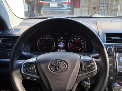 Used 2017 Toyota Camry XSE image 15