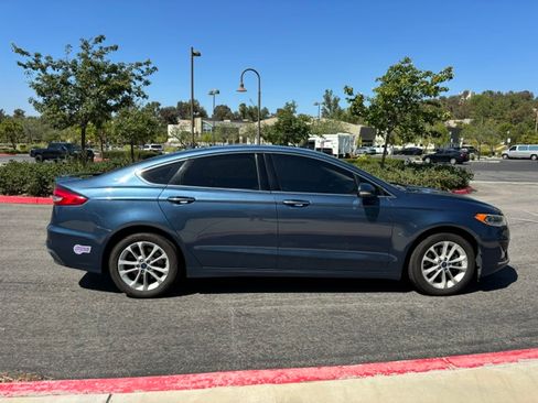 Used 2019 Ford Fusion Energi Titanium FWD image 9