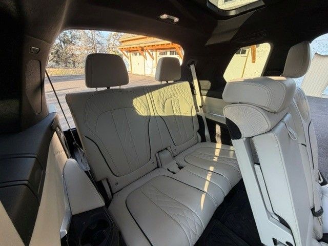 Used 2022 BMW X7 M50i w/ Dynamic Handling Package AWD/4WD image 15