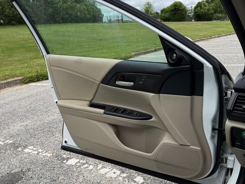 Used 2014 Honda Accord EX-L image 24