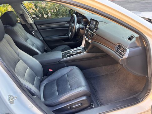 Used 2020 Honda Accord Touring image 11
