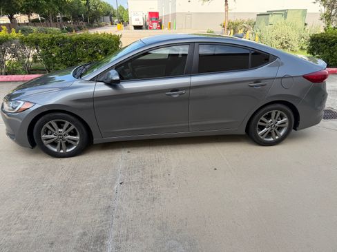 Used 2018 Hyundai Elantra SEL FWD image 2