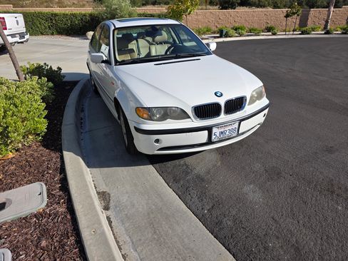 Used 2004 BMW 325i Sedan RWD image 4
