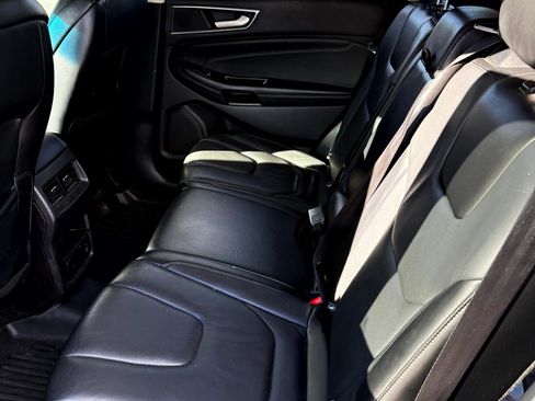 Used 2018 Ford Edge Titanium w/ Technology Package image 12