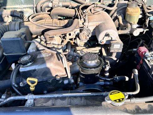 Used 2000 Toyota Tacoma 4x4 Regular Cab image 11