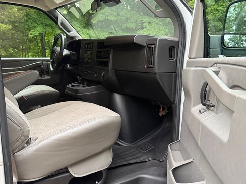 Used 2020 Chevrolet Express 3500 LT w/ LT Preferred Equipment Group RWD image 10