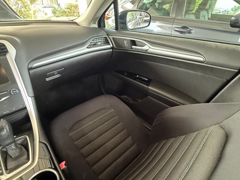 Used 2014 Ford Fusion SE FWD image 10