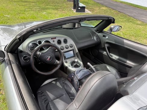 Used 2007 Pontiac Solstice GXP w/ Premium Package image 17