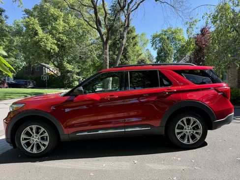 Used 2020 Ford Explorer XLT w/ Equipment Group 202A AWD/4WD image 1