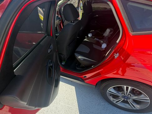 Used 2014 Ford Focus SE FWD image 11