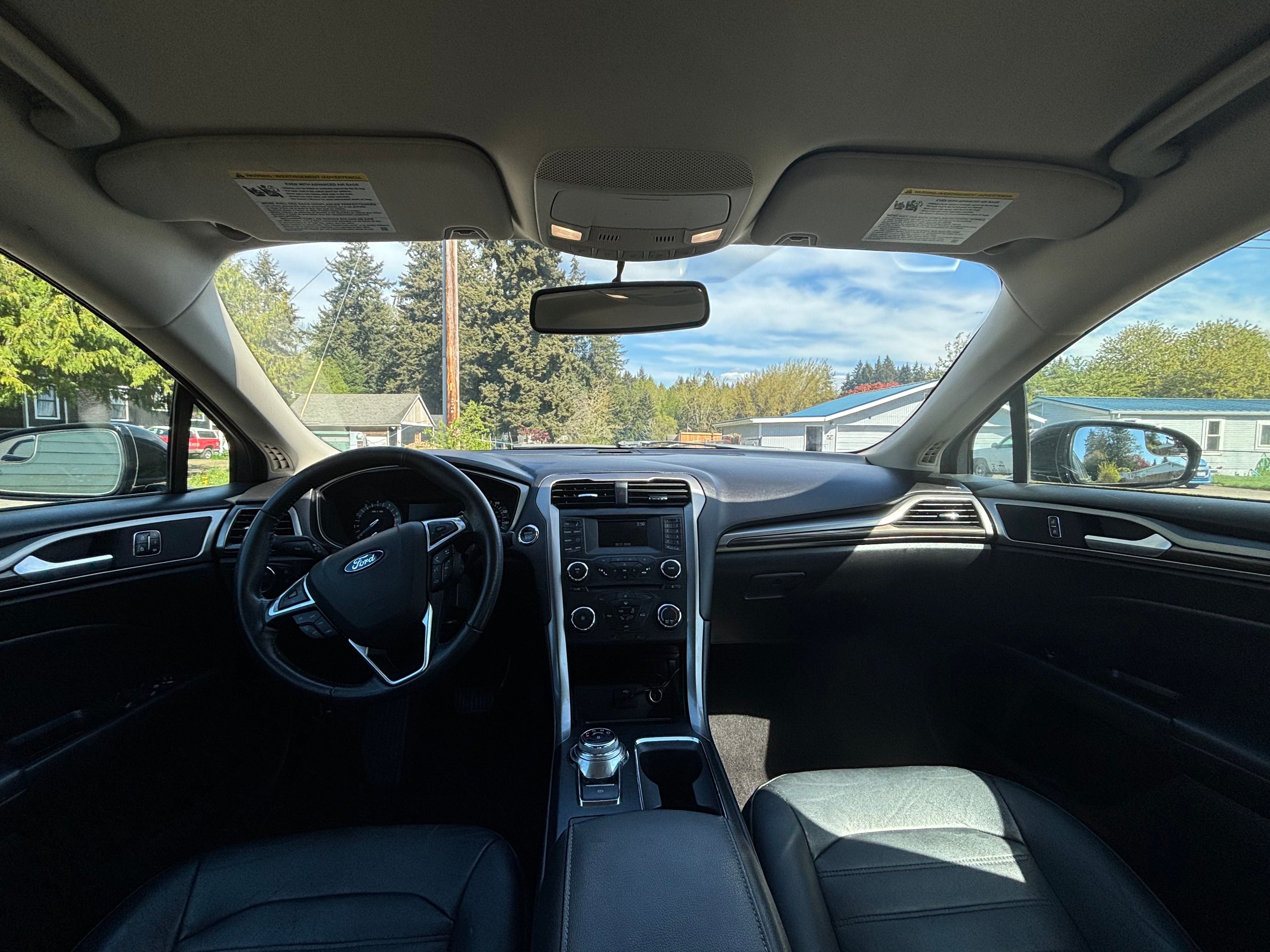 Used 2017 Ford Fusion SE FWD image 8