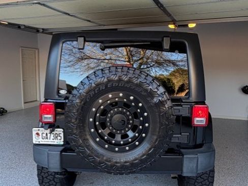 Used 2018 Jeep Wrangler Unlimited Sahara image 8