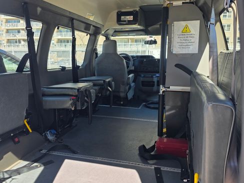 Used 2014 Ford E-250 and Econoline 250 w/ Power Group RWD image 4