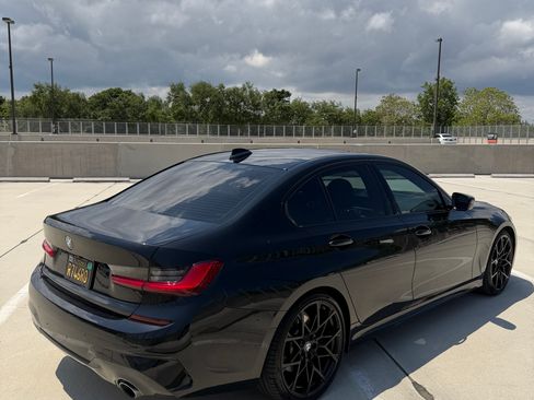 Used 2019 BMW 330i Sedan w/ M Sport Package RWD image 4