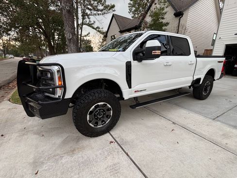 Used 2023 Ford F250 Lariat w/ Lariat Ultimate Package image 2