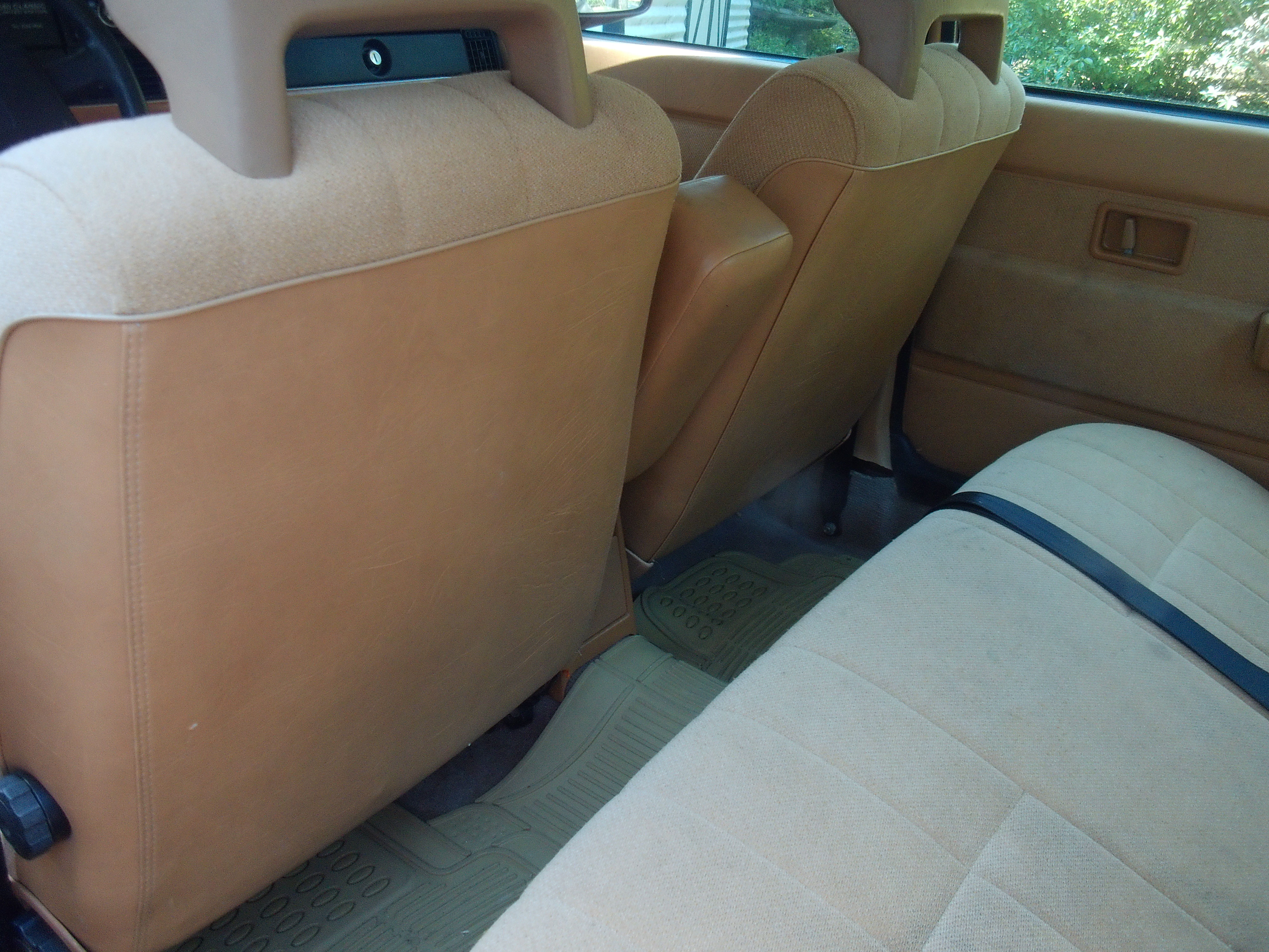 Used 1993 Volvo 240 Sedan RWD image 31