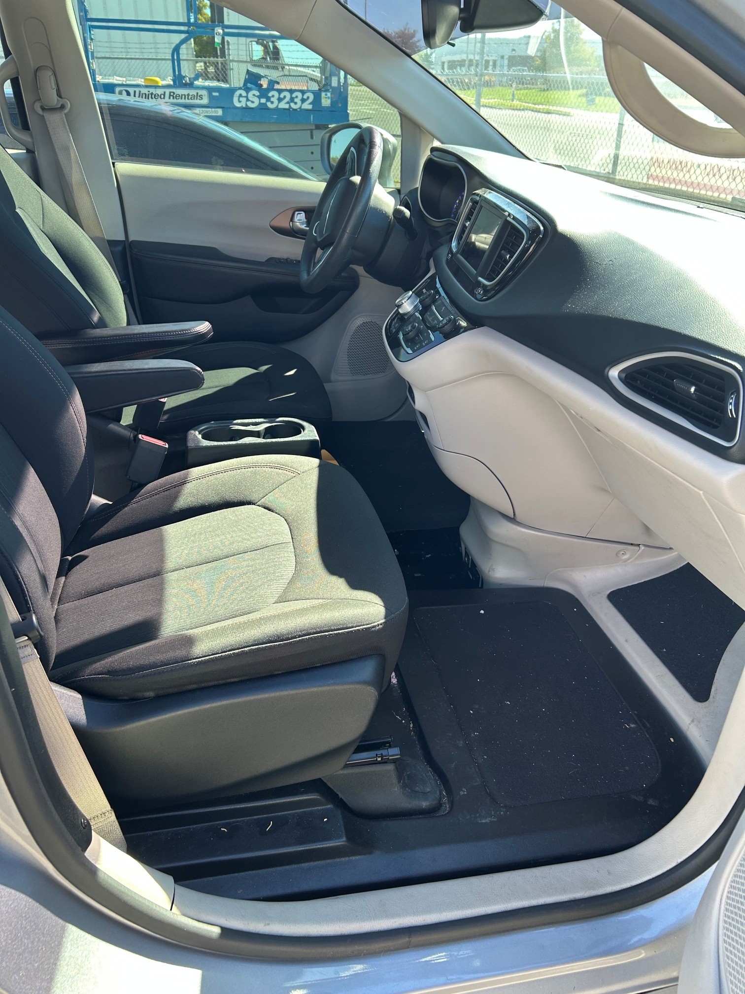 Used 2018 Chrysler Pacifica Touring Plus FWD image 5